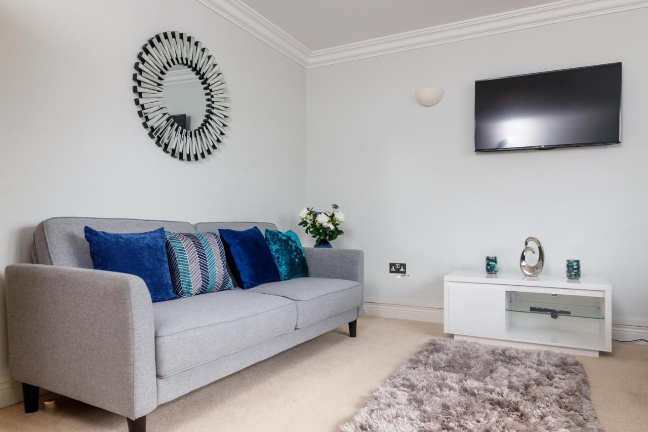 Modern 4br In Windsor, Near Marina And Thames Apartamento Windsor